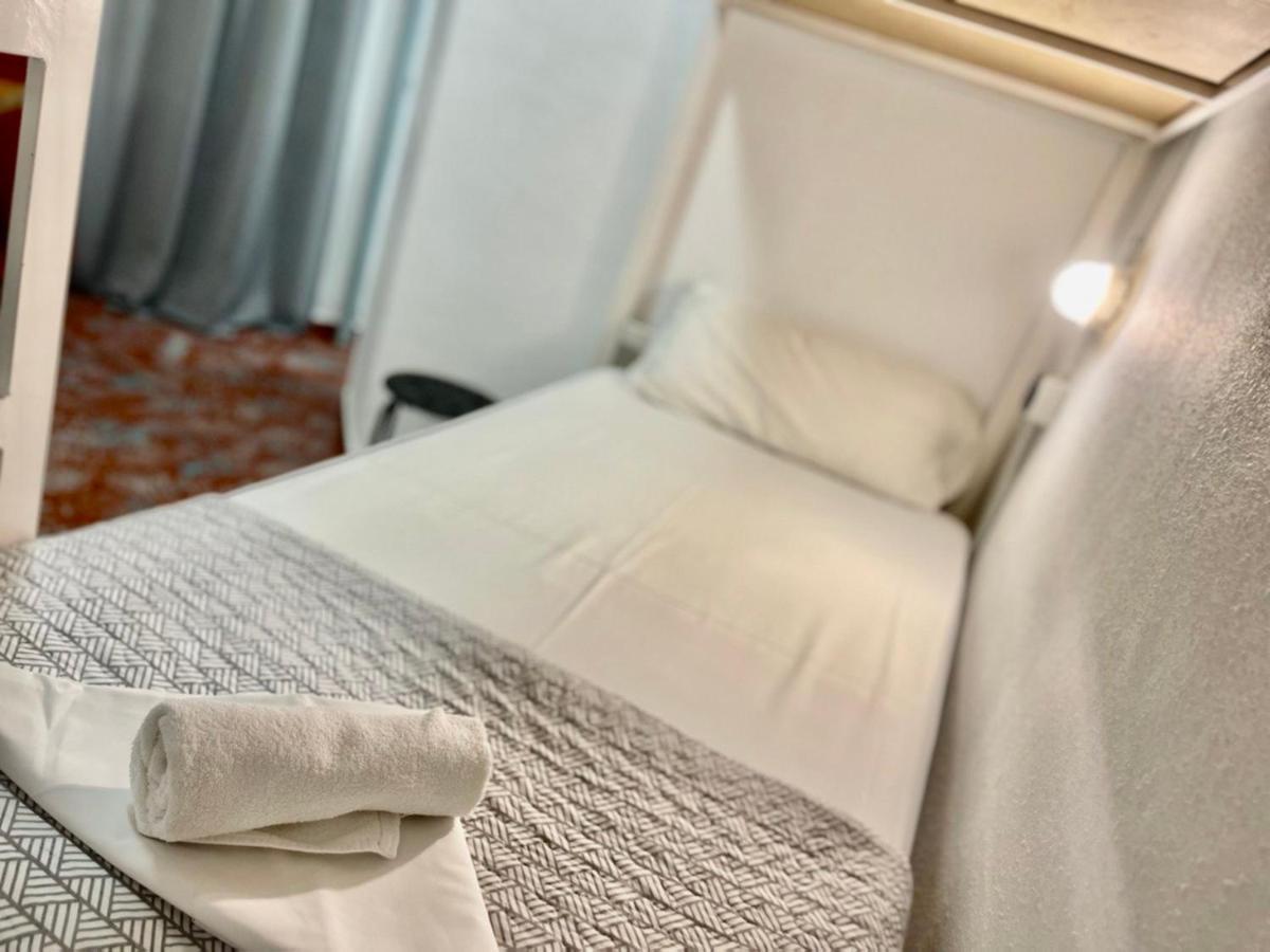 Loft Apart&Hostal Lloret de Mar Esterno foto